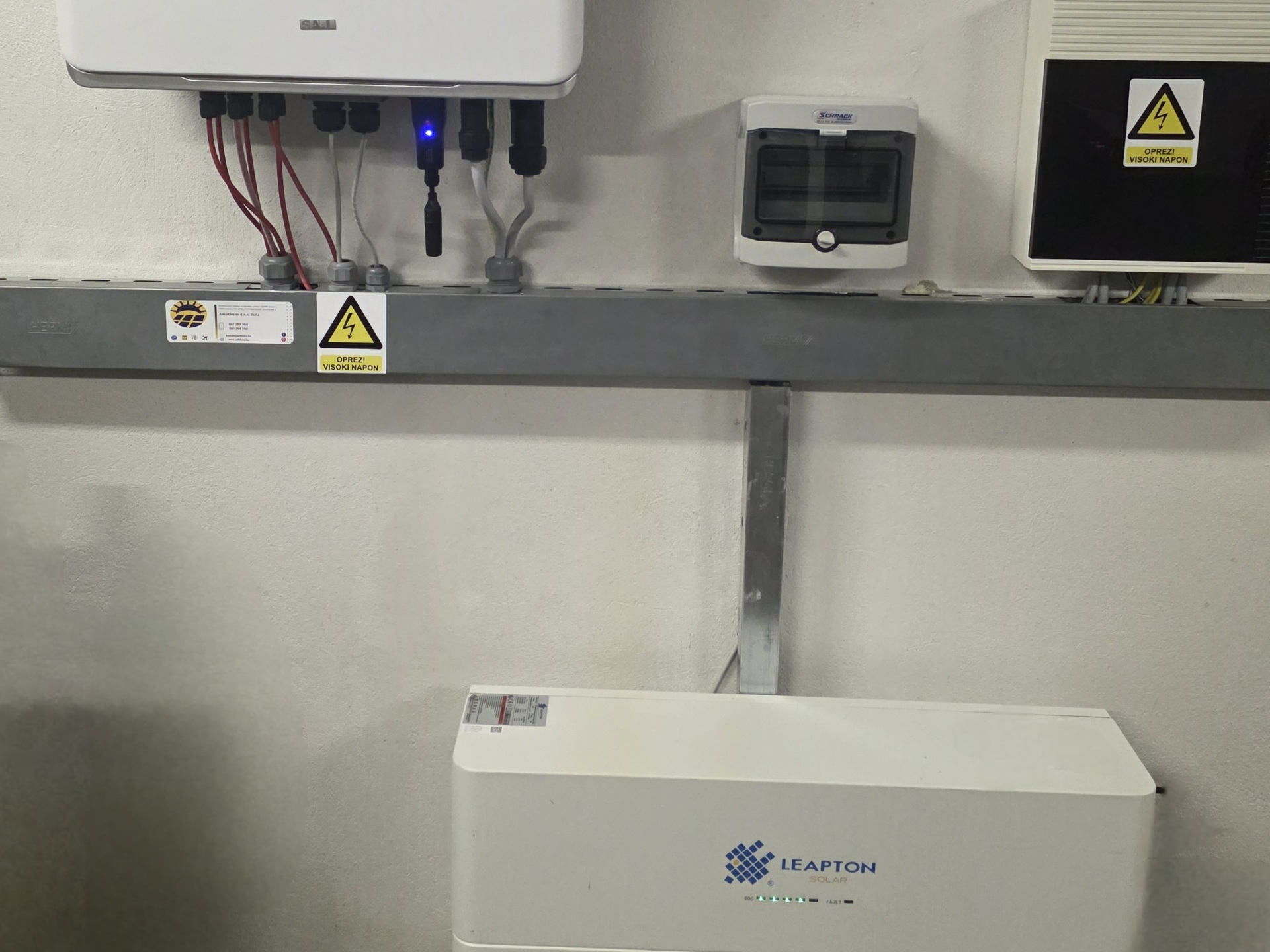 HIBRIDNI INVERTER SA LITIJUMSKOM BATERIJOM